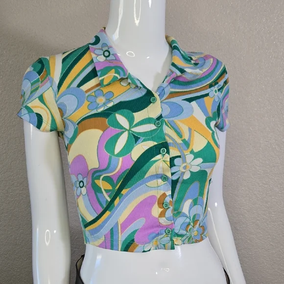 Rue21 Blue and Yellow Notched Collar Crop Button Down Shirt - Picture 3 of 4